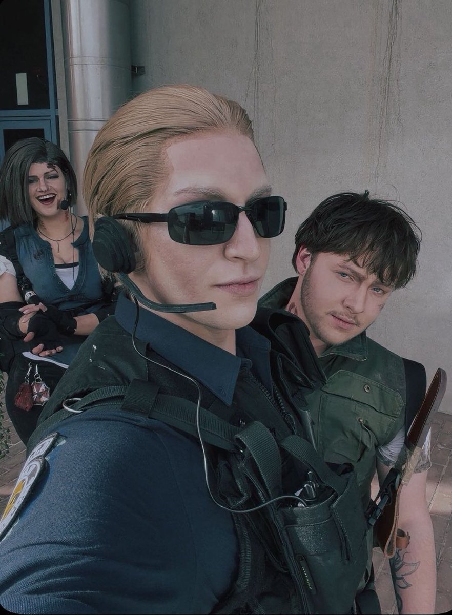 thatvampirate's tweet image. S.T.A.R.S Cosplayers in this economy??? HECK YES!!
Chris: @Ziricotez
Jill: @Samucosp &amp;lt; insta
Wesker: Me 
 #RE #REBHfun #Wesker #Chrisredfield #Jillvalentine