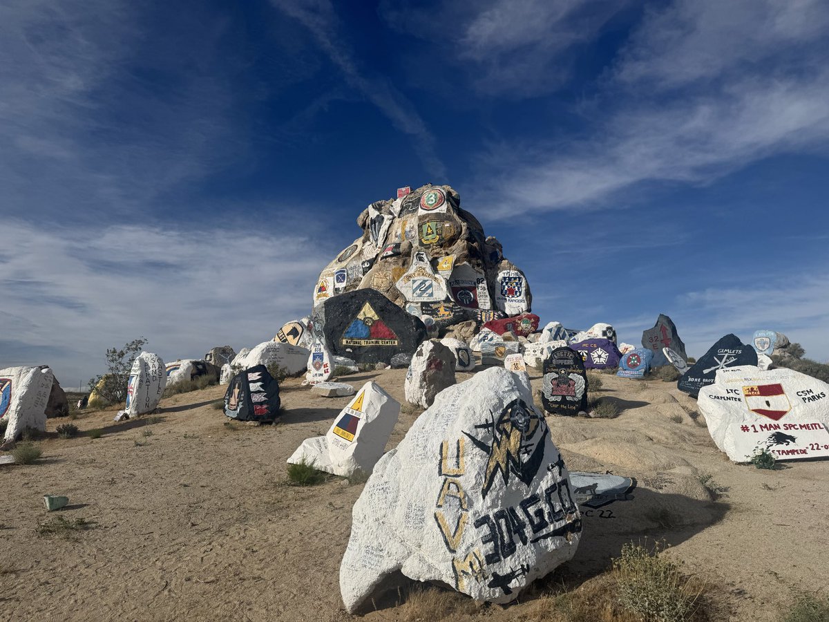 1 RIFLES personnel recently visited the US
National Training Centre at Fort Irwin, CALIFORNIA to observe the 11th ACR (BLACKHORSE) ahead of our deployment as TASK FORCE HANNIBAL (OPFOR) on Ex RHINO STORM next month.