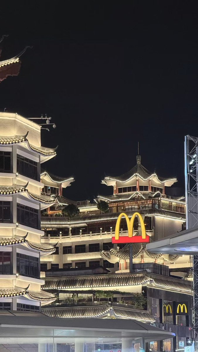 HedgeyeTech's tweet image. The first McDonald’s ever in Mainland China is in their Silicon Valley #shenzhen #dongmen