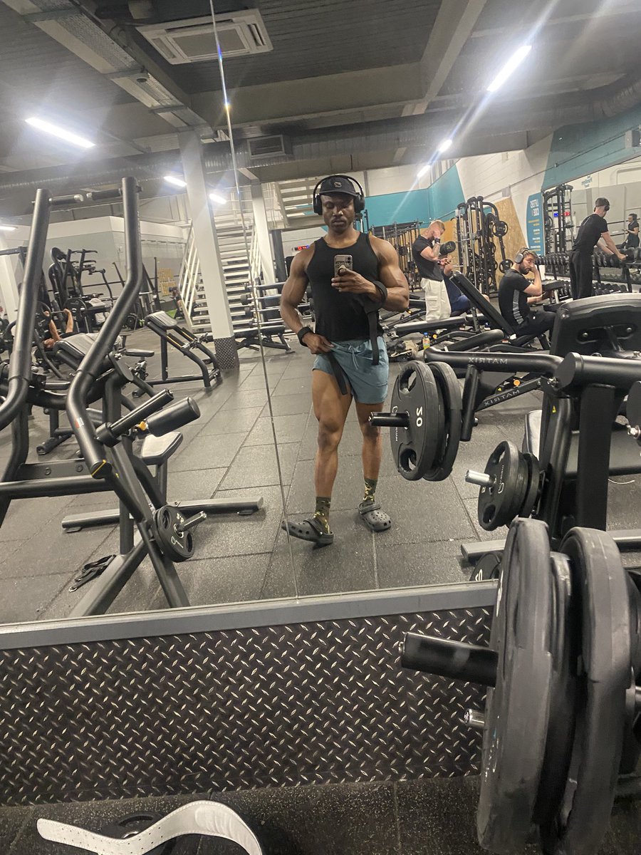 SOCIALLY ANTISOCIAL 🛒🚶🏻‍♂️ (@shola_everyday) on Twitter photo 