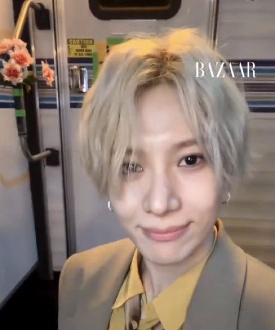 taeminestrone's tweet photo. I think it’s just beautiful he became his 2014 self again during one of the most important milestones of his career to show everyone “yes I’ve come this far, I’m taking new directions but I’m still Taemin, always am and always will be” https://t.co/NTzVBkx6nS