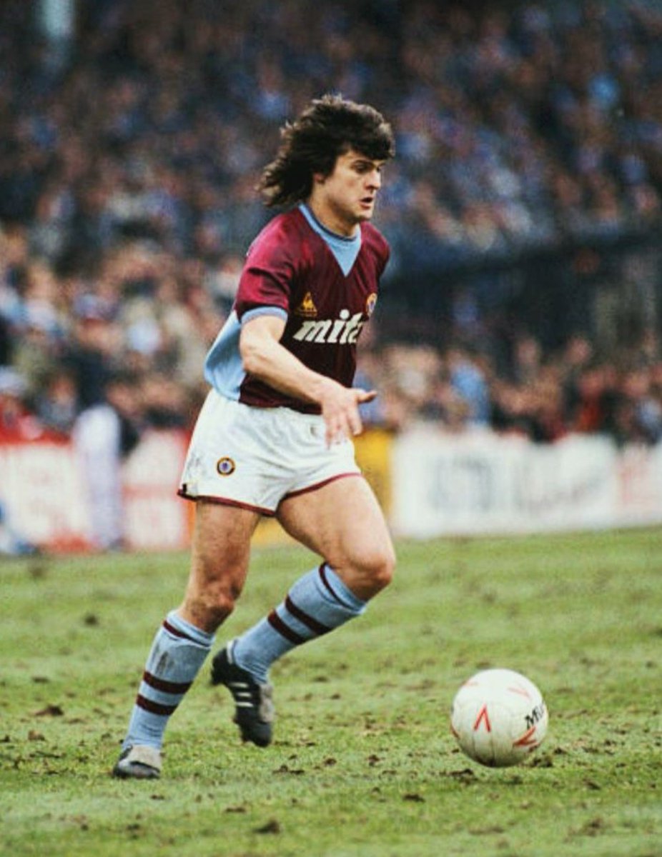 footballmemorys's tweet image. Didier Six in action for Aston Villa

#AVFC #AstonVilla #Villa