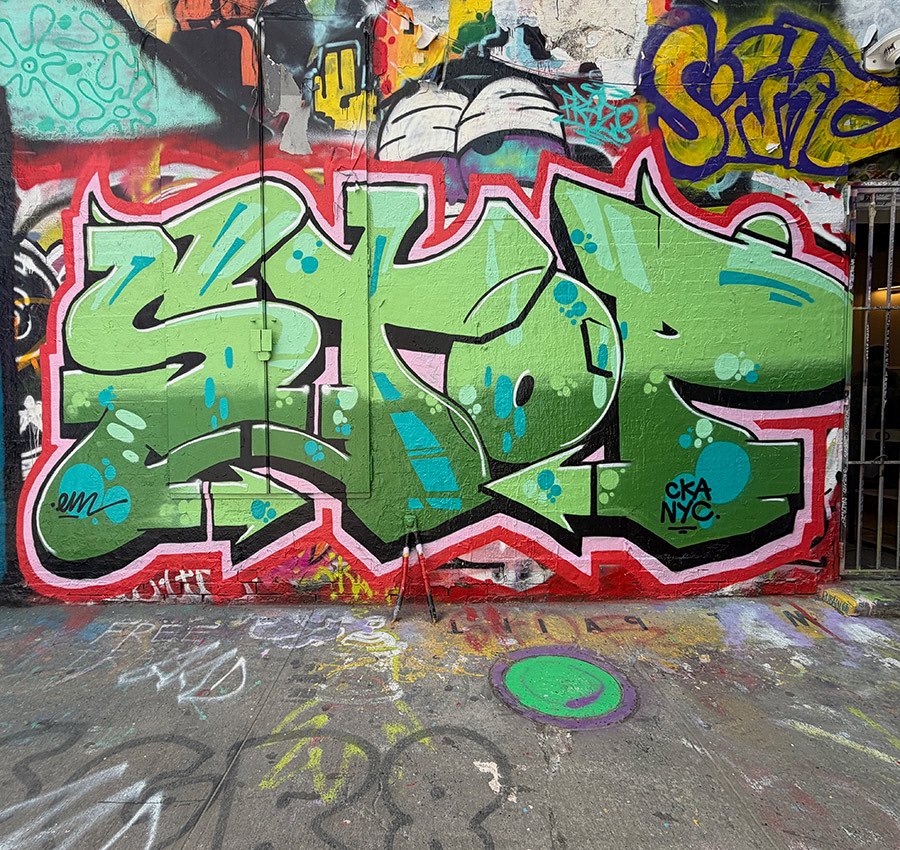 BKStreetArt's tweet image. BSA IMAGES OF THE WEEK: 04.12.26

brooklynstreetart.com/2026/04/12/bsa…

#BESRK #STOP #DEBT #CHARM (photos © Jaime Rojo)