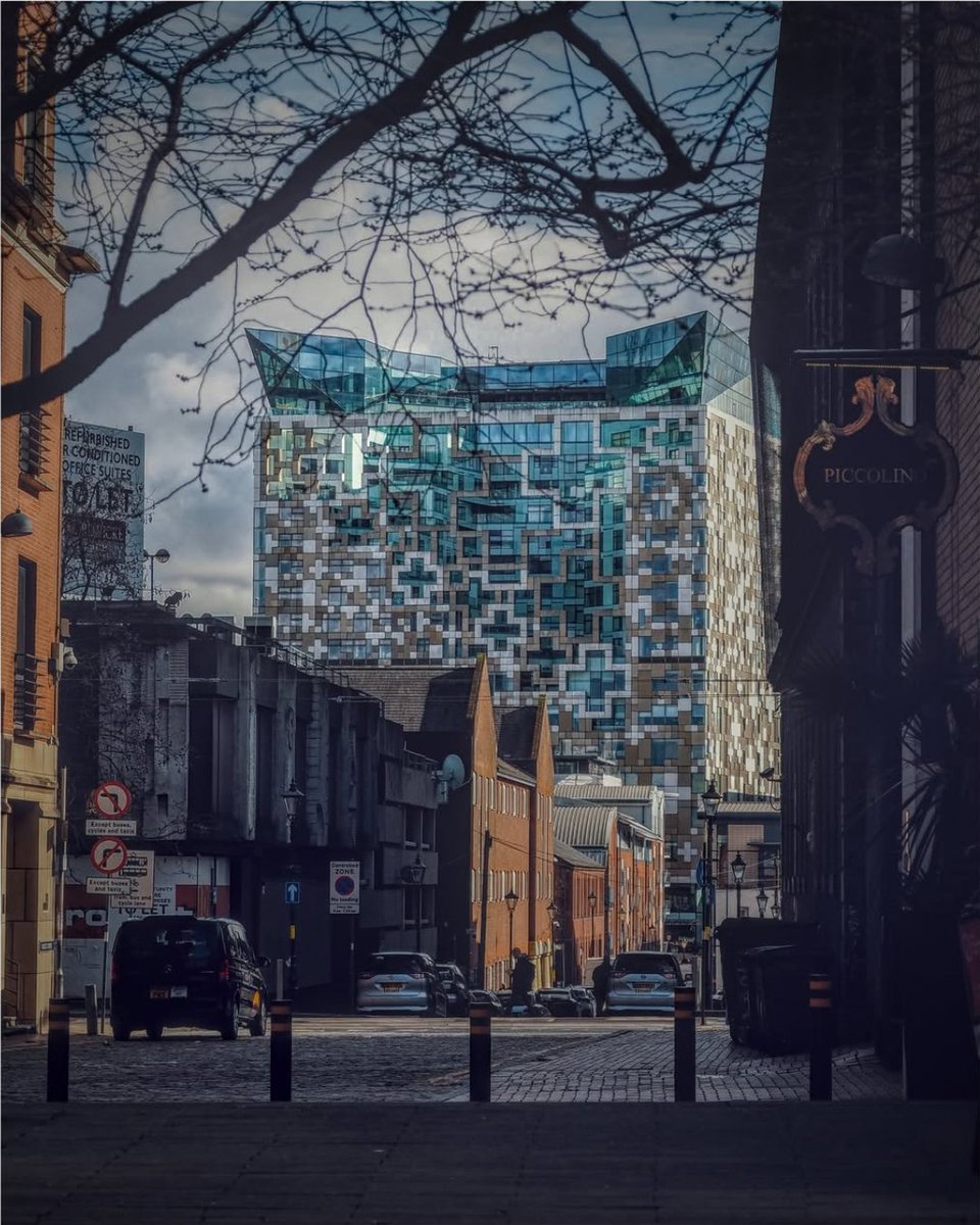 thecubebham's tweet image. We want to see your amazing photos of The Cube. 📸

Tag us to be featured across our socials.

Huge thank you to tog2go on Instagram for this beautiful shot. 😍

#TheCube #Birmingham #Photography #BrumHour