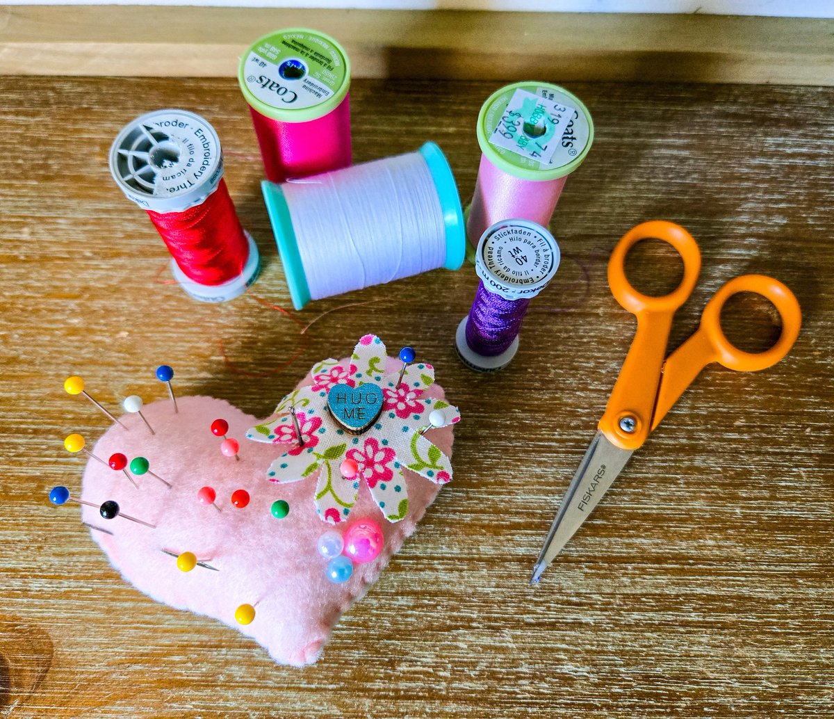 MinimalAbstrac1's tweet image. Heart Felt &amp;amp; Fabric Pincushions ❤️🩷🧵🪡
etsy.com/listing/444331…
#etsygifts #handmadehour #giftsforfriend #giftsforher #giftsformom #mothersdaygift #womaninbizhour #CraftBizParty #SummerMood #SpringJoy #Heart #SpreadLove #craftopia #CraftyMama #Pincushions #SewingBee #SundayMood