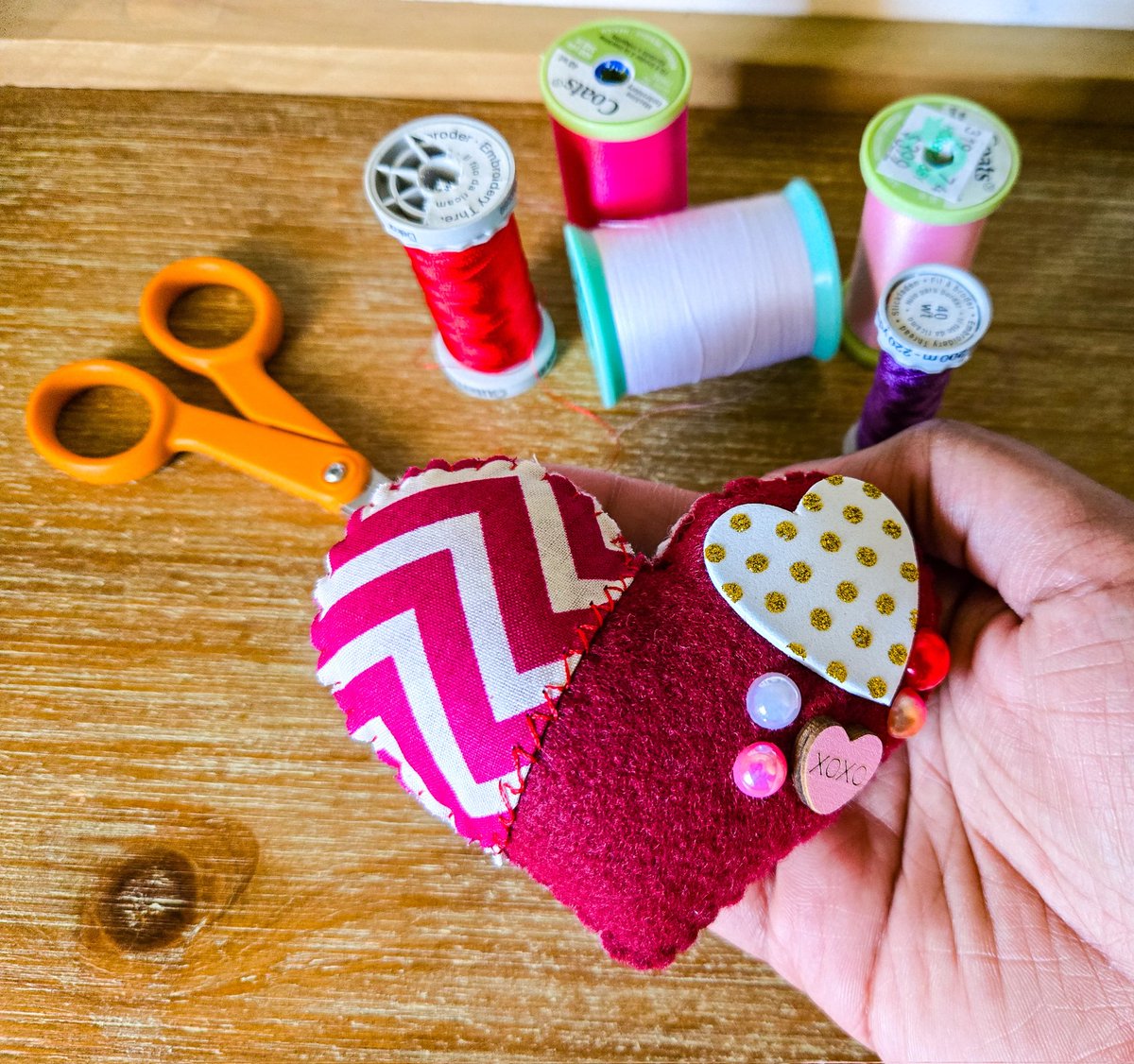 MinimalAbstrac1's tweet image. Heart Felt &amp;amp; Fabric Pincushions ❤️🩷🧵🪡
etsy.com/listing/444331…
#etsygifts #handmadehour #giftsforfriend #giftsforher #giftsformom #mothersdaygift #womaninbizhour #CraftBizParty #SummerMood #SpringJoy #Heart #SpreadLove #craftopia #CraftyMama #Pincushions #SewingBee #SundayMood