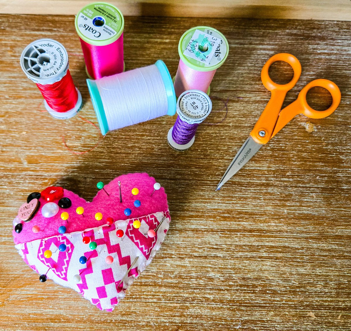 MinimalAbstrac1's tweet image. Heart Felt &amp;amp; Fabric Pincushions ❤️🩷🧵🪡
etsy.com/listing/444331…
#etsygifts #handmadehour #giftsforfriend #giftsforher #giftsformom #mothersdaygift #womaninbizhour #CraftBizParty #SummerMood #SpringJoy #Heart #SpreadLove #craftopia #CraftyMama #Pincushions #SewingBee #SundayMood