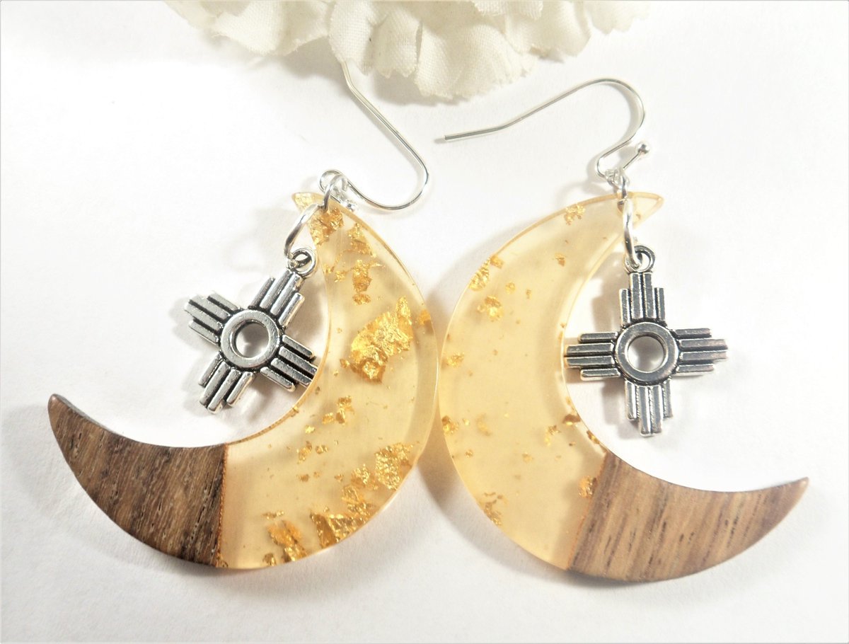 valroseshowers's tweet image. Zia Earrings Crescent Moon: Gold Flecked Resin, New Mexico Gift tuppu.net/b3ce986 #EtsyShop #SantaFe #NewMexico #EtsySeller #MoonEarrings