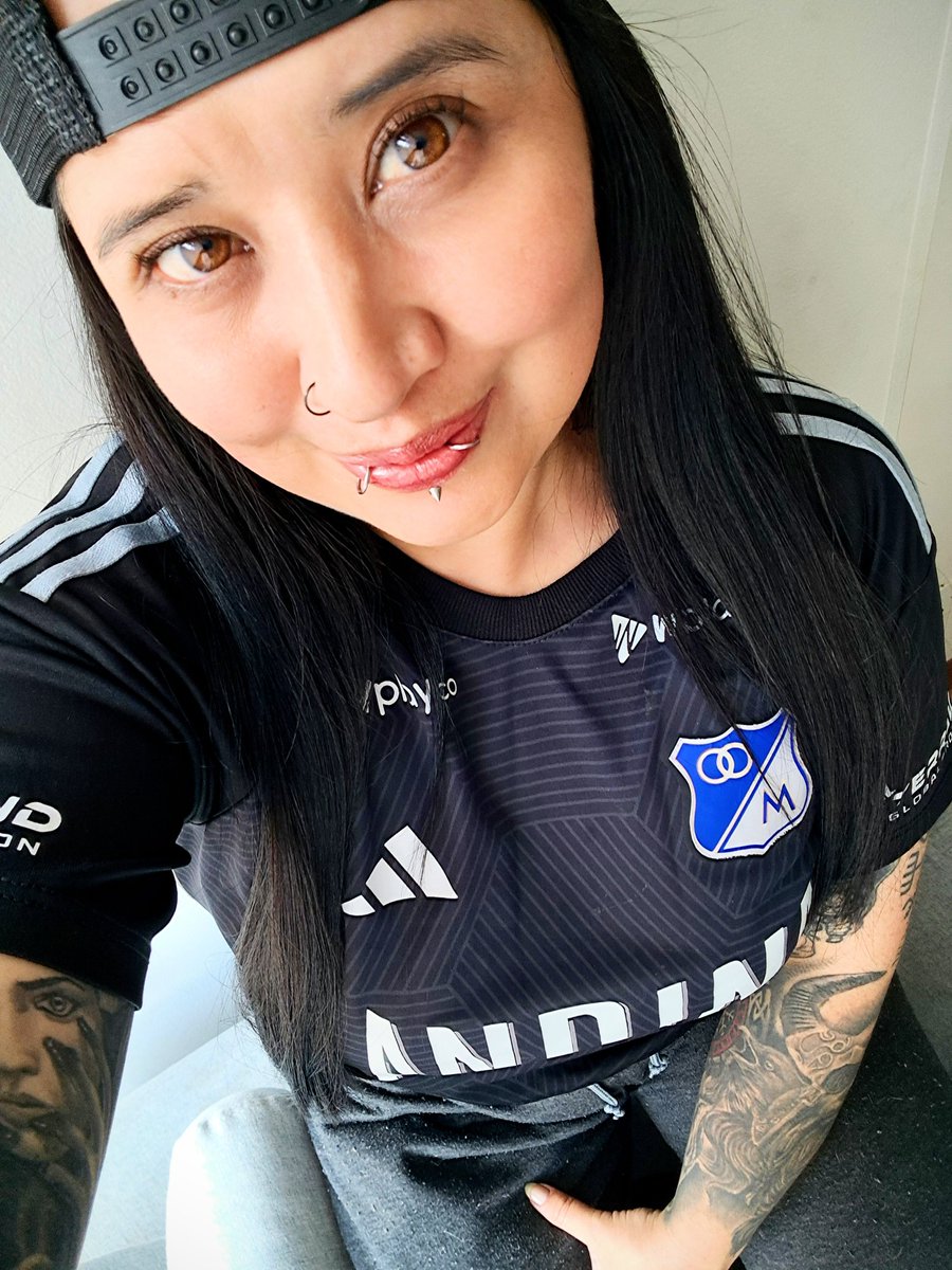 Miss Anxiety tweet media