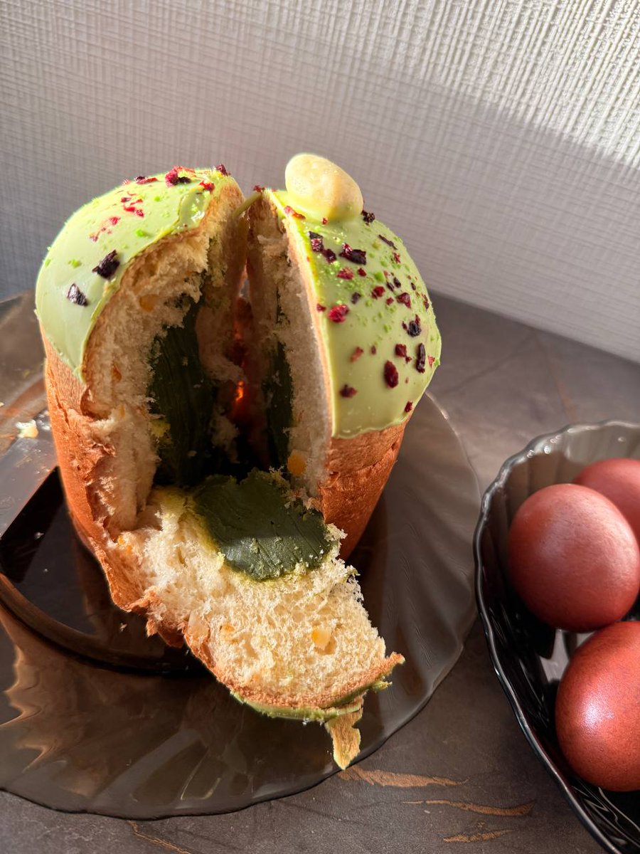0xblazeeth's tweet photo. Happy Easter, my crypto fam🥚

Hope everyone’s having a great day and that this year brings you nothing but wins, growth, and good vibes.  

Dropped my Easter cake - had to share this one.

Easter vibes on @Base 🧺 https://t.co/ogk9KlcgTP