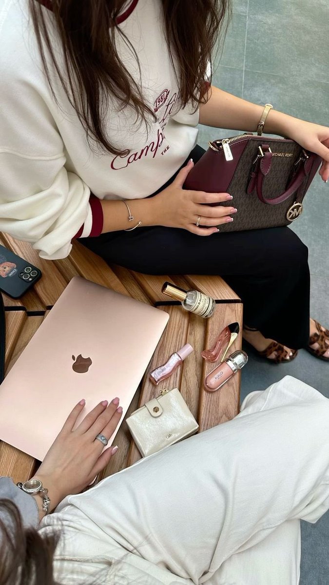 kina_Girly's tweet photo. clean girl aesthetics. https://t.co/fDeg61xLmG