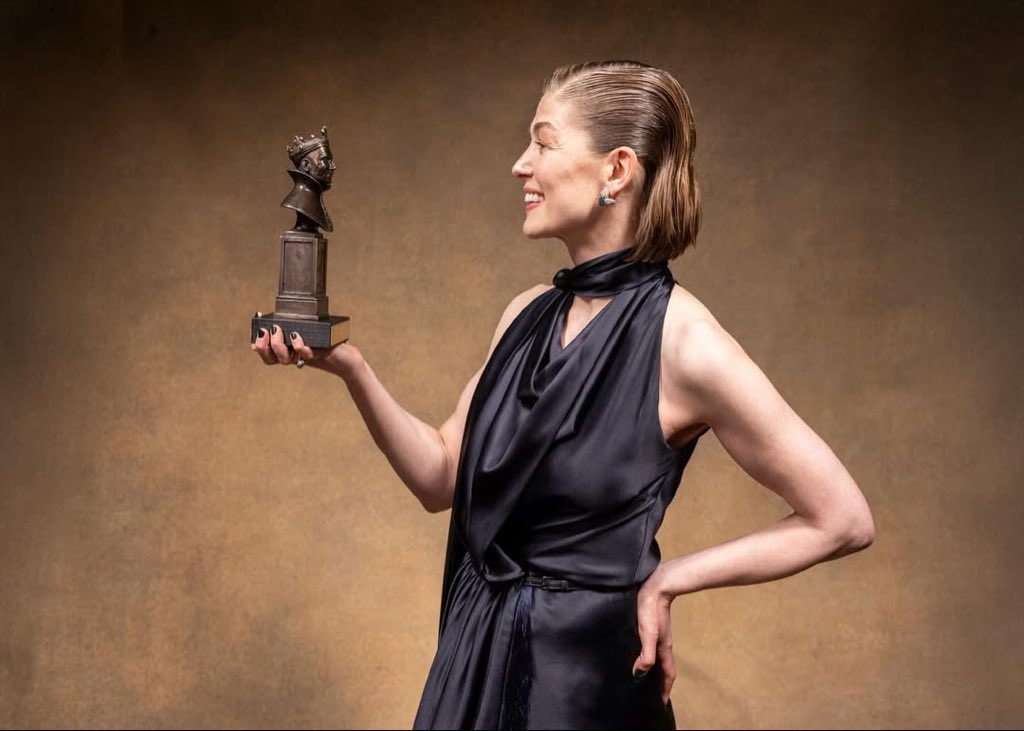 𝐁𝐓 tweet media