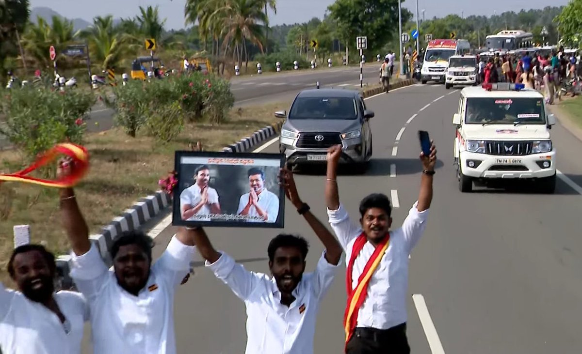 Troll_Cinema's tweet image. Brothers... #ThalapathyVijay ~ #Dhanush