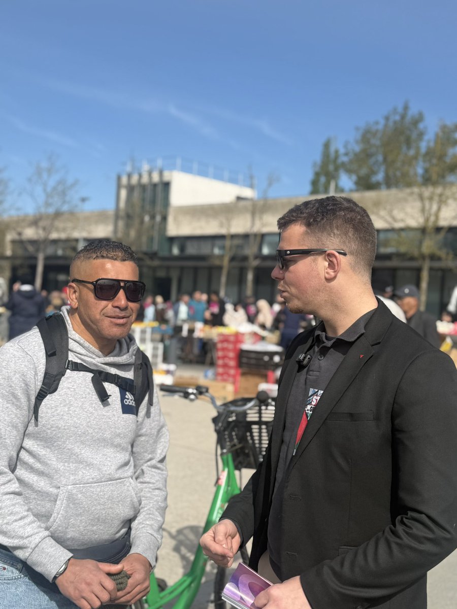 ZahiaHamdane's tweet photo. 🇵🇸 Énorme mobilisation ce matin pour faire signer la pétition contre la loi Yadan ! 

Ça ne passera pas !

Si ce n’est pas encore fait, signez et partagez ⤵️

https://t.co/tFUiYxDxa5 https://t.co/VUyt6UkAU0