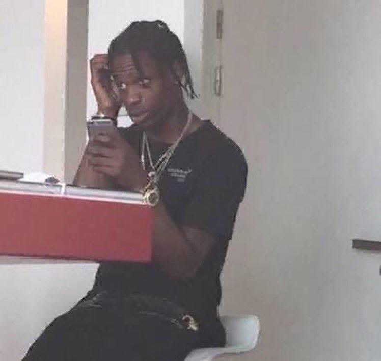 me after I read the message 5 times and still don't know what to reply😭…..