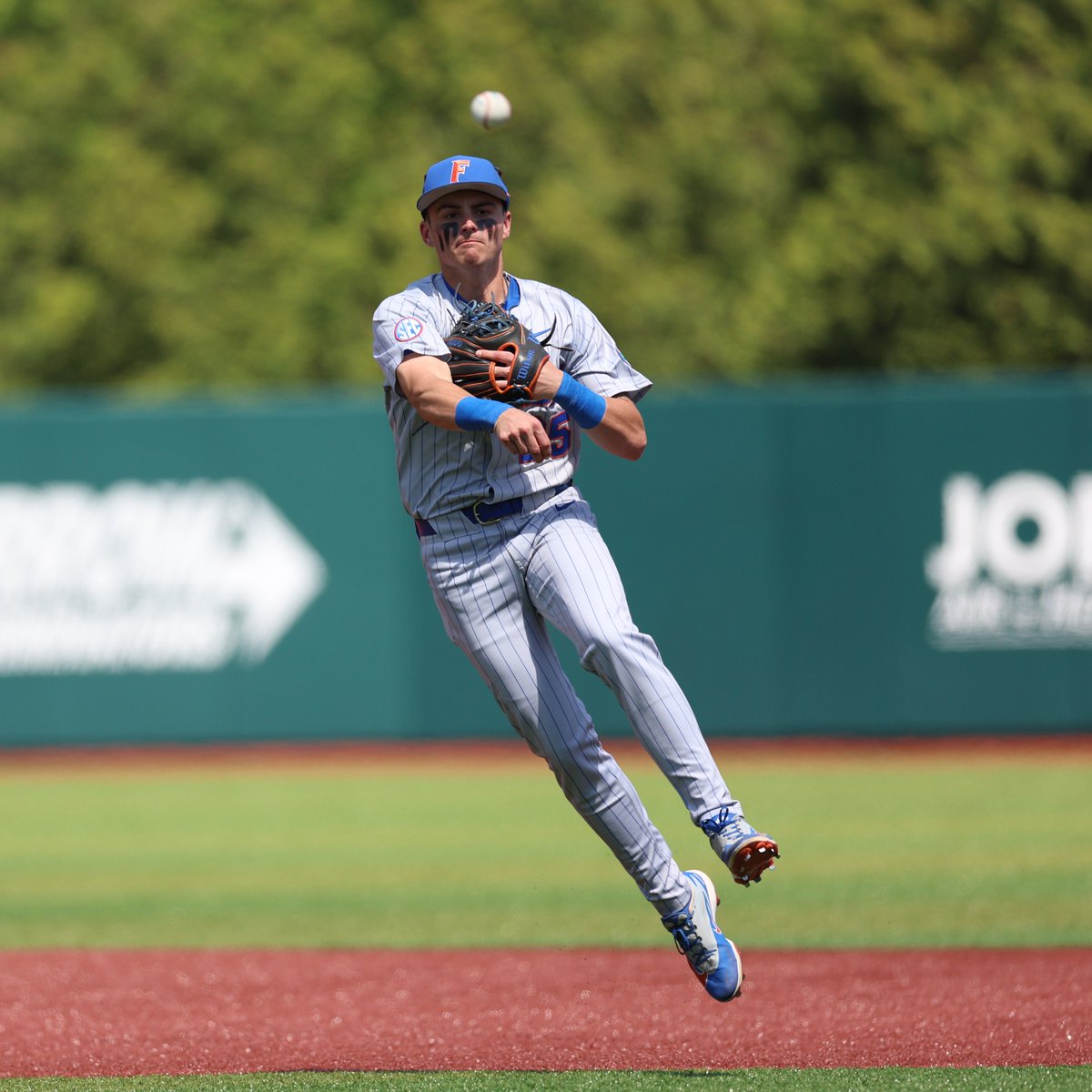GatorsBB's tweet photo. Midway thru the eighth 💪

UF 13, UGA 5 // M8 https://t.co/SE2b6HqOdL