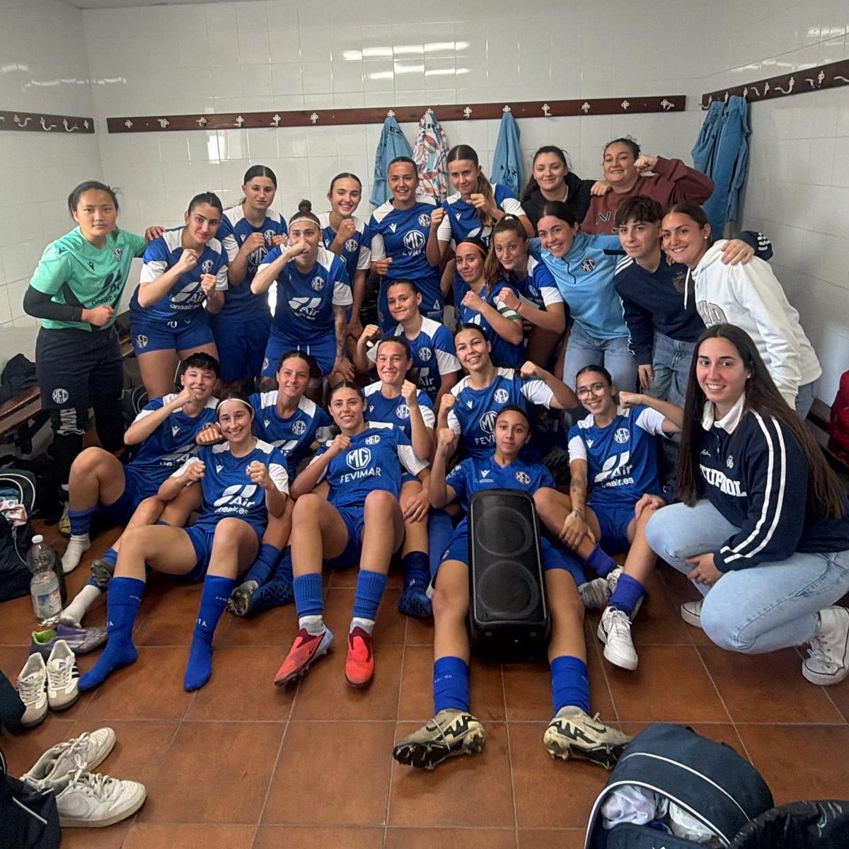 SENIOR

Nuestras senior se traen una victoria por 1-4 ante el Juventud Chiclana en un partido muy serio de las nuestras.
El próximo domingo en casa se jugara la vuelta de estos cuartos de final.