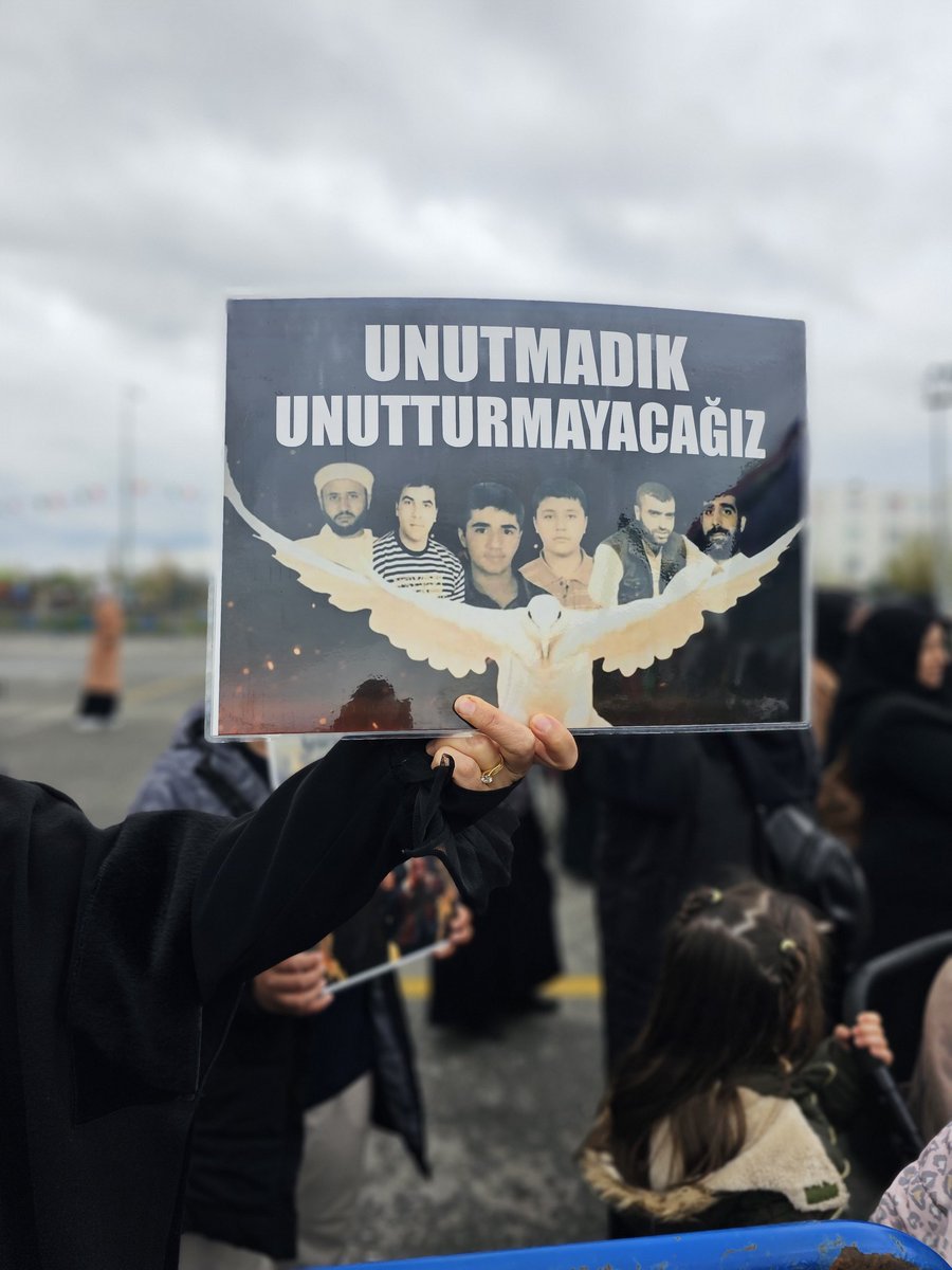 HÜDA PAR Batman Kadın Kolları tweet media