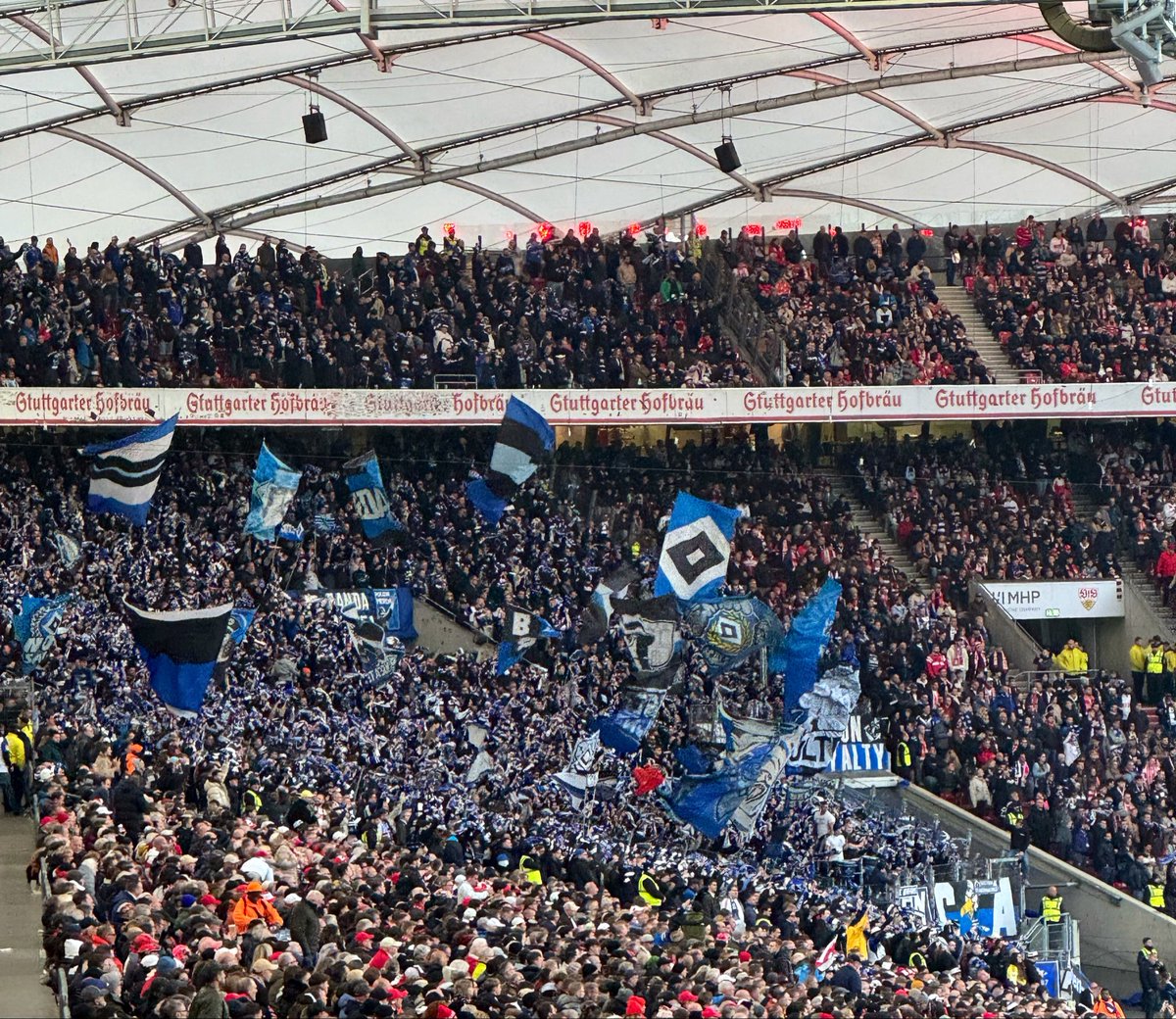 flow1893's tweet image. Für mich der beste Auswärtssupport diese Saison, während bei uns gefühlt der letzte Druck gefehlt hat #HSV #VfB #VfBHSV