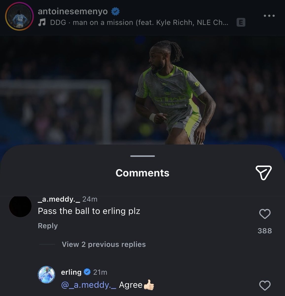 Out Of Context Football tweet media