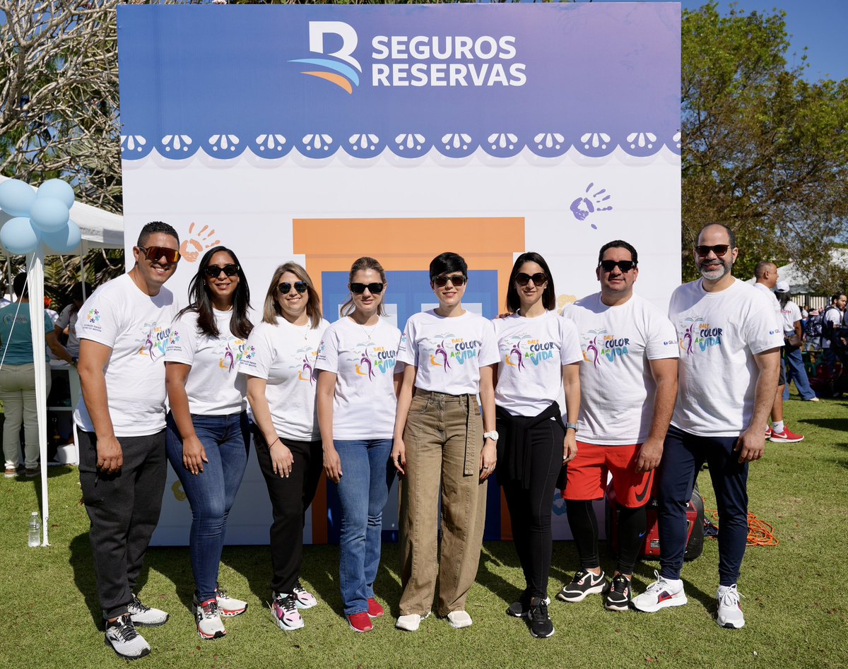 Segurosreservas's tweet photo. Hoy caminamos para acompañar y hacer visible lo que muchas familias azules viven día tras día.💙

En la caminata Dale Color a mi Vida organizada por la Fundación Manos Unidas por Autismo, cada paso representa apoyo, empatía y la oportunidad de construir una sociedad más inclusiva. Este año, enfocados en la educación como un derecho que debe ser para todos.

Estamos agradecidos por el reconocimiento otorgado por parte de la fundación, por el apoyo que brindamos al incorporar esta actividad en nuestras iniciativas de Responsabilidad Social Corporativa. 

A través de nuestro seguro Just Salud Internacional, contamos con beneficios adicionales que contemplan el Trastorno del Espectro Autista (T.E.A), como parte de nuestro compromiso con el bienestar integral de las familias.

#SegurosReservas #DaleColorAMiVida #DCAMV2026 #ManosUnidasPorAutismo #Just
