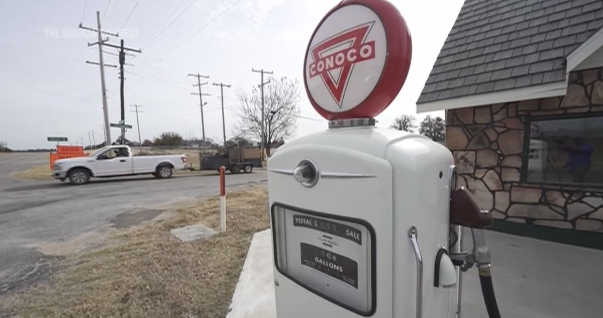 kytv's tweet image. Route 66, a quintessential American road trip heavy on kitsch and history, turns 100: ky3.com/2026/04/12/rou… 

#Route66Centennial #Route66