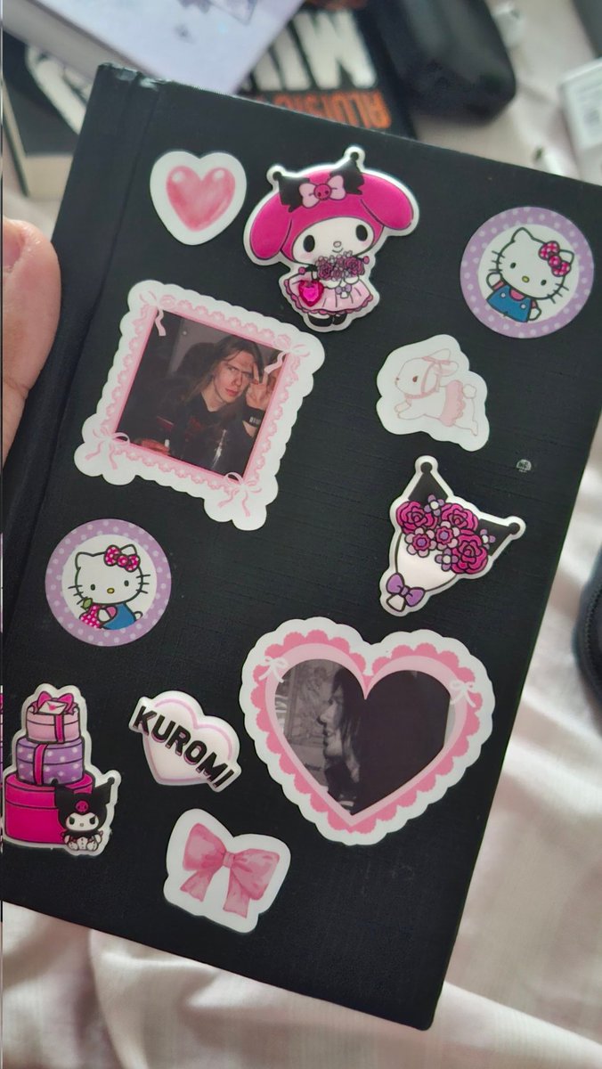 vins 𖤐 tweet media