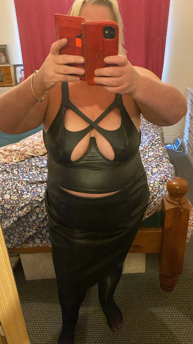 sweet_cheeksFH's tweet photo. Gilf getting ready x https://t.co/X0qVU7VIKi