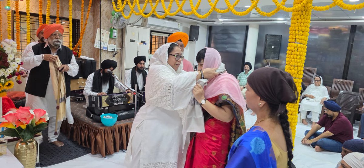 LavekarBharati's tweet photo. Celebrated the vibrant festival of Baisakhi with devotion and gratitude. 🙏
Visited the Gurudwara, sought divine blessings, and had the privilege of serving Langar — a true reflection of selfless service and unity.
Also Present Were Ex Corporator Ranjana Patil, BJP Padhadhikaries and Karyakartas.
May this auspicious occasion bring prosperity, happiness, and positivity to all. 🌾✨

#Baisakhi #Waheguru #Seva #Gratitude #FestiveSpirit #Blessings

@narendramodi @AmitShah @Dev_Fadnavis @BJP4India @BJP4Maharashtra