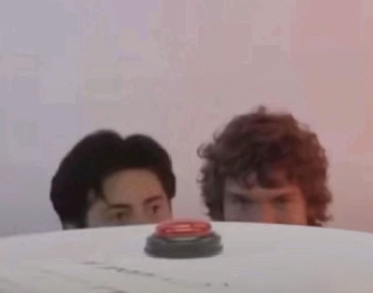 littletommo_24's tweet image. como eles seguiram a vida normalmente depois de gravarem #isso?