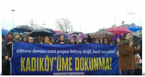 Mason locasına kayyum atayan adama, Kadıköy’e cami yaptırmam diyorlar.
Taksim’in göbeğine camiyi yapan, Kadıköy’e yapmaz mı? Boşuna zırlamayın lan locanın çocukları.