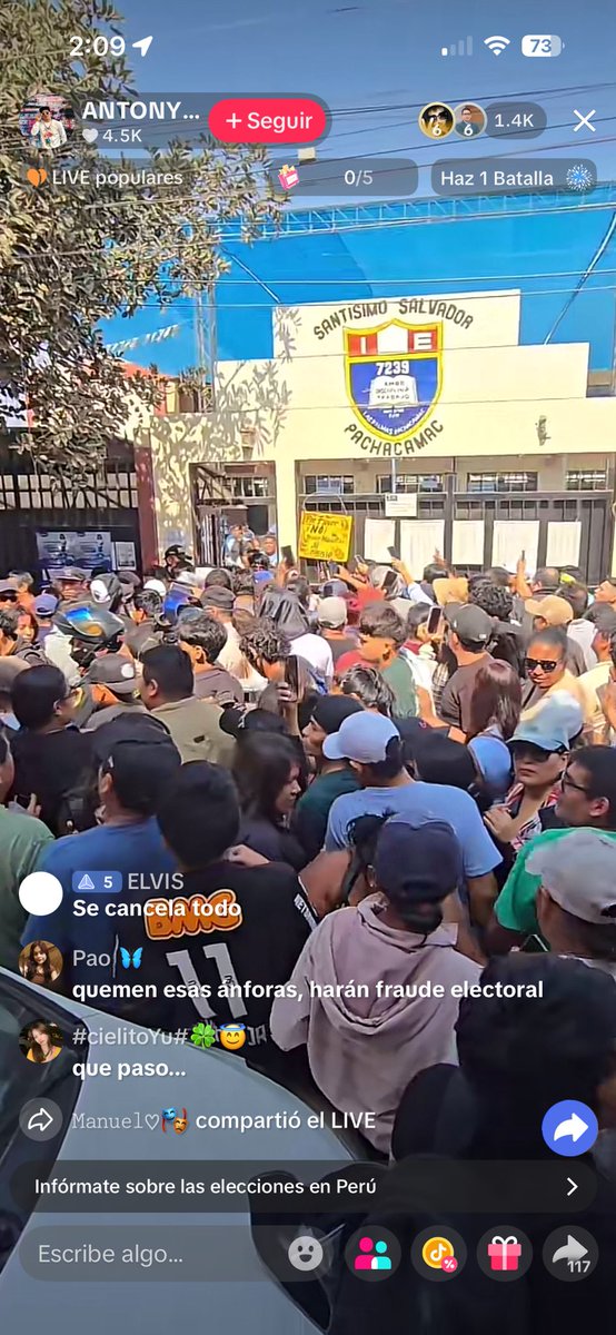 hottest092384's tweet photo. @epatriau @Uncafecommie Por favor informa que en este colegio no se va votar, la funcionaria de ONPE salió a decir que no hay material y por la hora se cancela. https://t.co/R59AJKgSH7