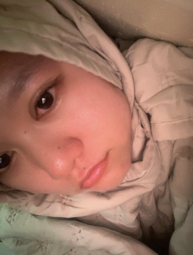 orchiidaceaes's tweet photo. Pernah ga sih lu hampir tiap malem nangis cm karna kepengen tidur, padahal ini badan capek bgt, mata udh merem tp pikiran di otak masih jln terus ga ada putusnya, ujung-ujungnya dipaksa tidur ayam yg malah bkn sakit kepala pas bangun 😭😭

Jujur, minum obat tidur tuh bole ga sih? https://t.co/VqYes7yWNC
