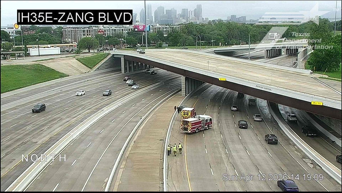 krldtraffic's tweet image. #OakCliff: NB IH-35E @ Beckley Ave., a crash blocks the 2 left lanes - slow from Brookhaven @KRLD #KRLDTraffic #1080KRLD #trafficalert @TxDOTDallas