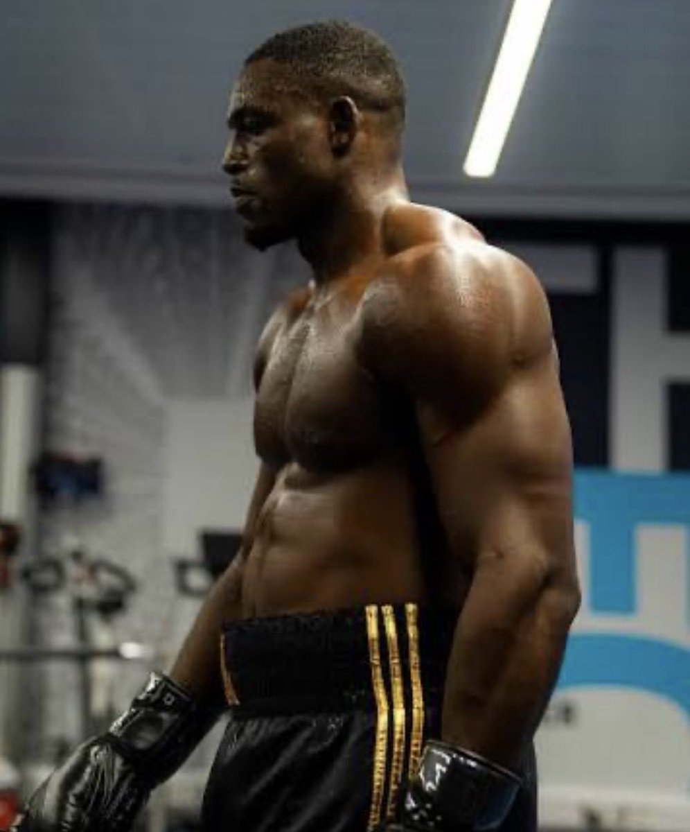 Garbag3_P4ilKid's tweet photo. Finally watching these fights on Netflix and had no idea Johnny Gil boxes now 🤯

😂😂😂😂 ( @R_Riakporhe @whoiswofjames @JohnnyGill ) https://t.co/5B5uQepCpa
