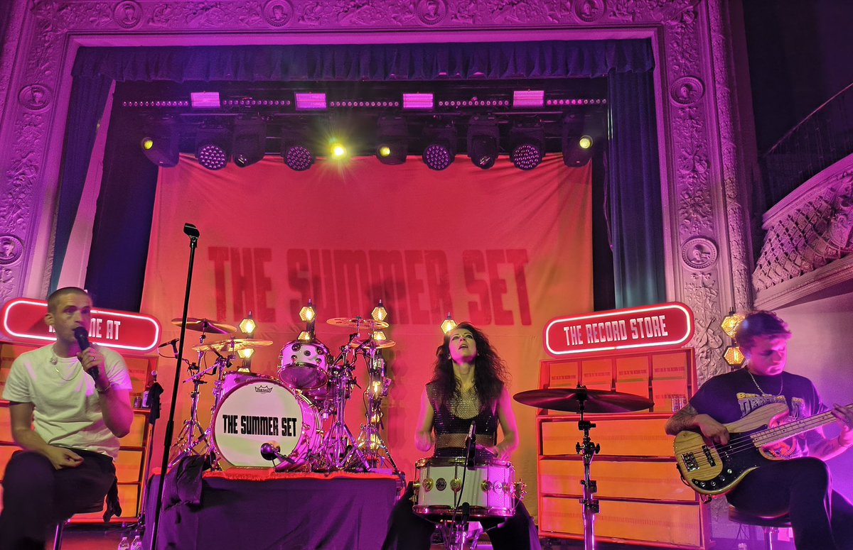 leilanijol's tweet photo. @thesummerset why did hearing songs from the legendary album make me so emo last night

thank u for the last 19 yrs of being a band n for writing some fun breakup songs to blast in the car   *✩‧₊˚꩜ .ᐟ https://t.co/FhAC5PtkeF