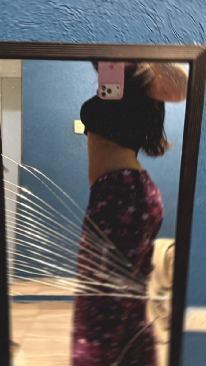 traumadaok's tweet image. holi #edtwtㅤ díganme k soy la más gorda del mundo por favor, peso 55kg, denme tips para bajar de peso, para ayunar, pasen hilos lo ke sea ayúdenme 🥹