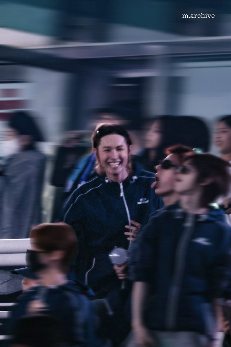 m.archive tweet media