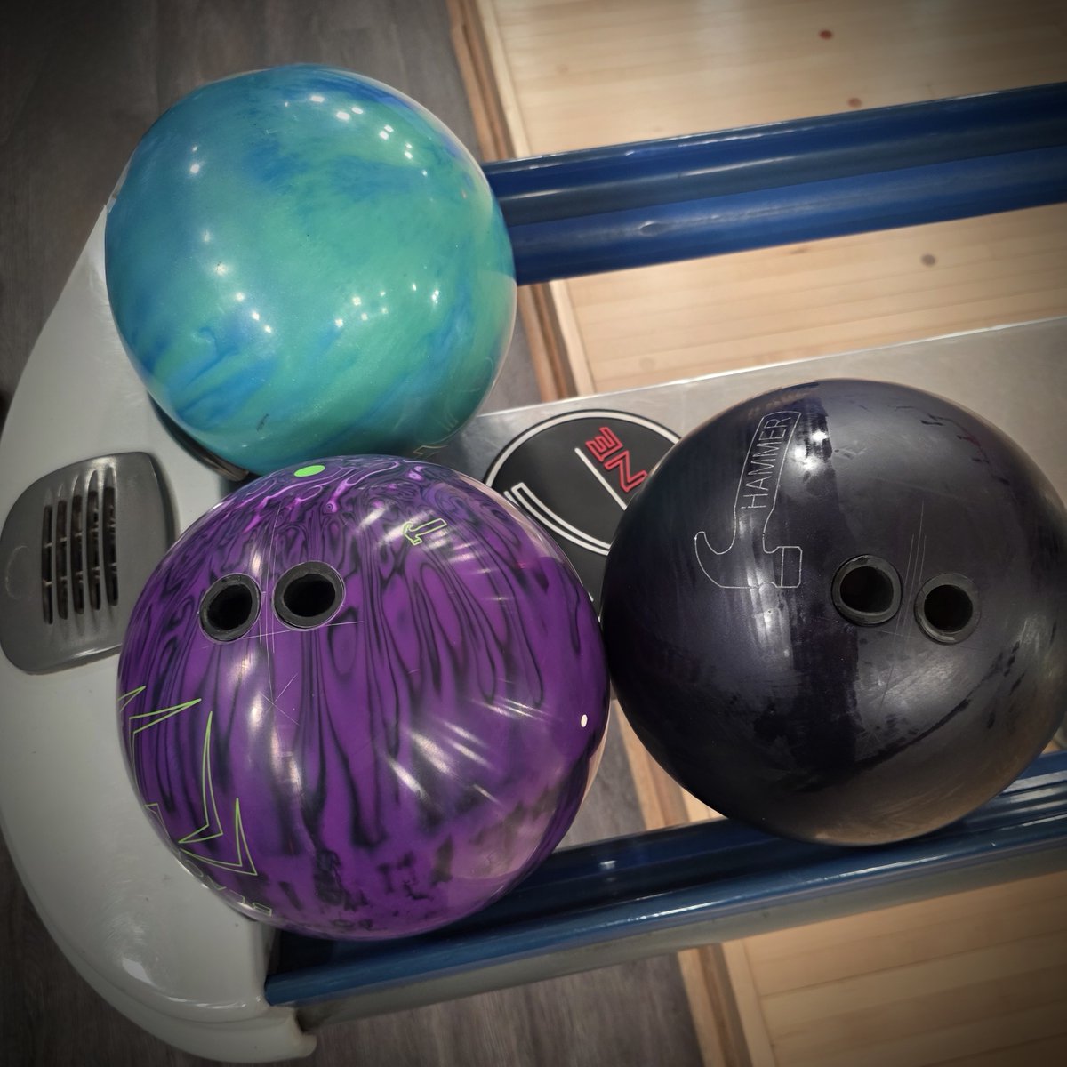 HammerBowling's tweet photo. Congratulations to Austin Grammar for winning the Surfside PBA New York Classic for his 1st PBA Title! ๐ (the spare ball wasnโt necessary today)
#HammerBowling #PBATour #BlackWidowDynasty #BlackHammer #78D #NothingHitsLikeAHammer ๐จ https://t.co/kBBgmwkwmn