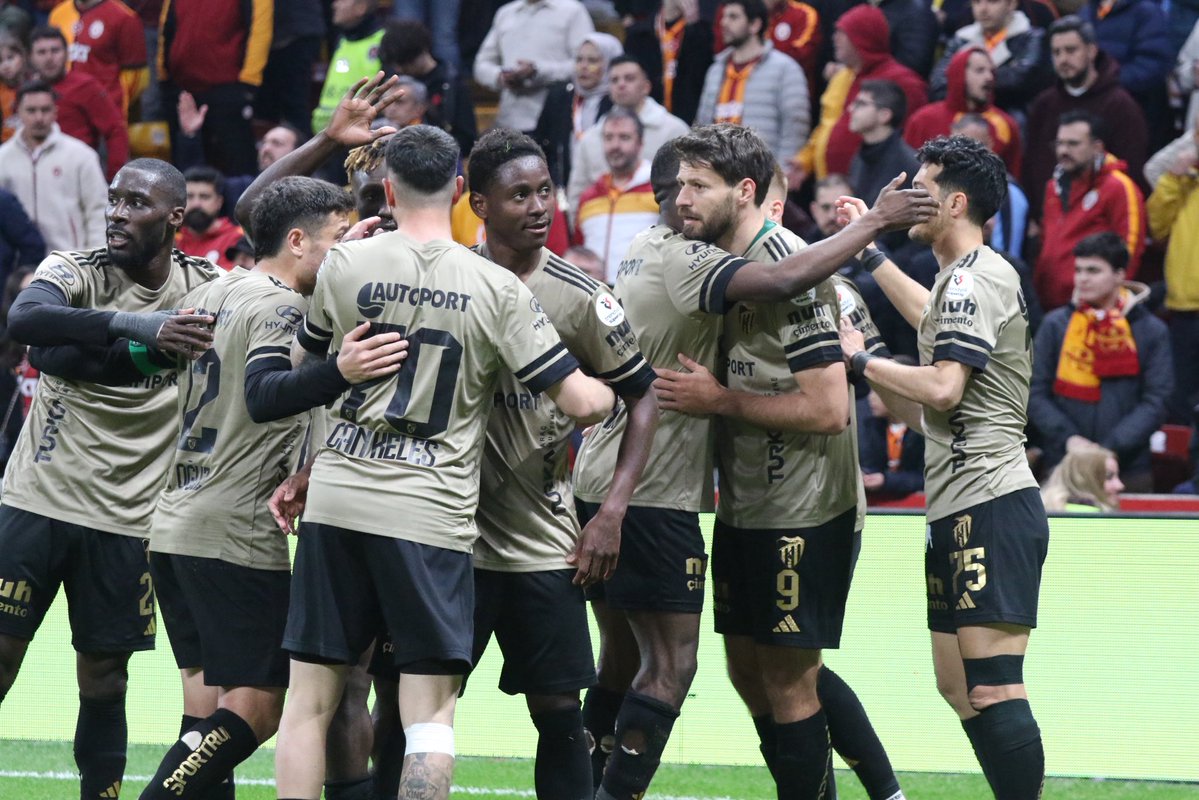 Ömer Lütfi Çelik tweet media