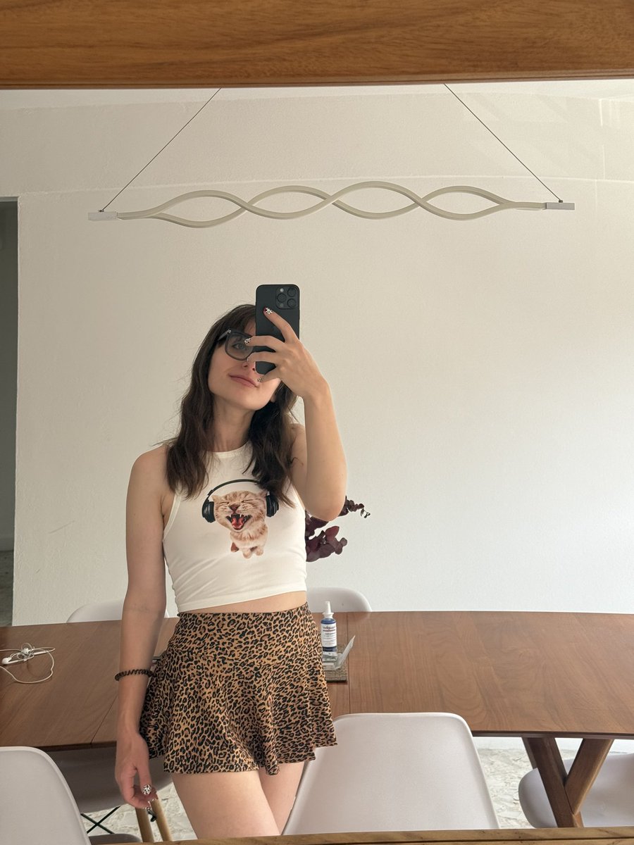 Elizabeth Tolstenko tweet media