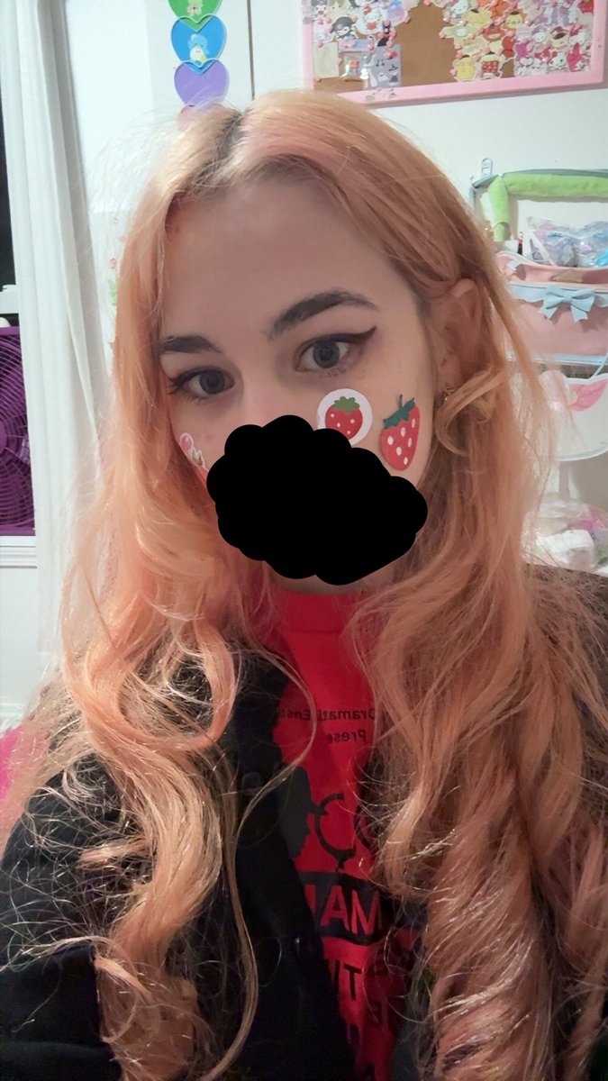 veeisakitten's tweet image. this was my 50s themed fit yesterday for an all day long acting festival , during which i cried constantly and wanted to strangle myself

the curls in my hair are weird &amp;amp; inconsistent cus it was part of my costume and was done poorly ( it gets mostly hidden for the show anyway )