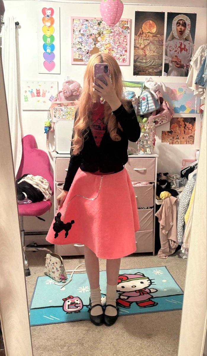 veeisakitten's tweet image. this was my 50s themed fit yesterday for an all day long acting festival , during which i cried constantly and wanted to strangle myself

the curls in my hair are weird &amp;amp; inconsistent cus it was part of my costume and was done poorly ( it gets mostly hidden for the show anyway )