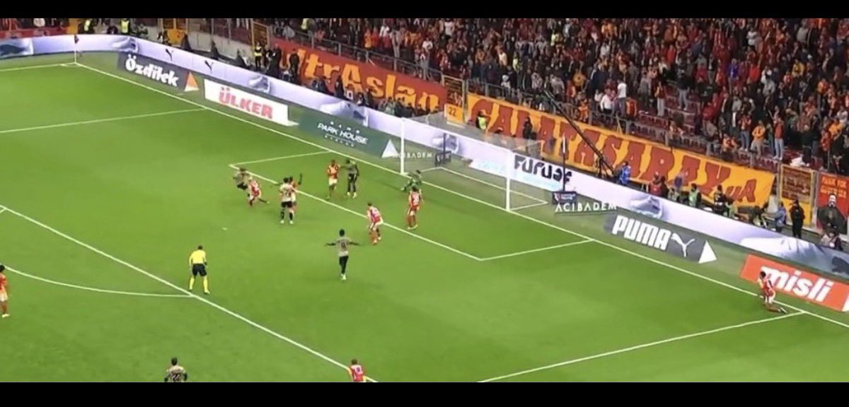 Ceyhun 💛💙 #FENERBAHÇE tweet media