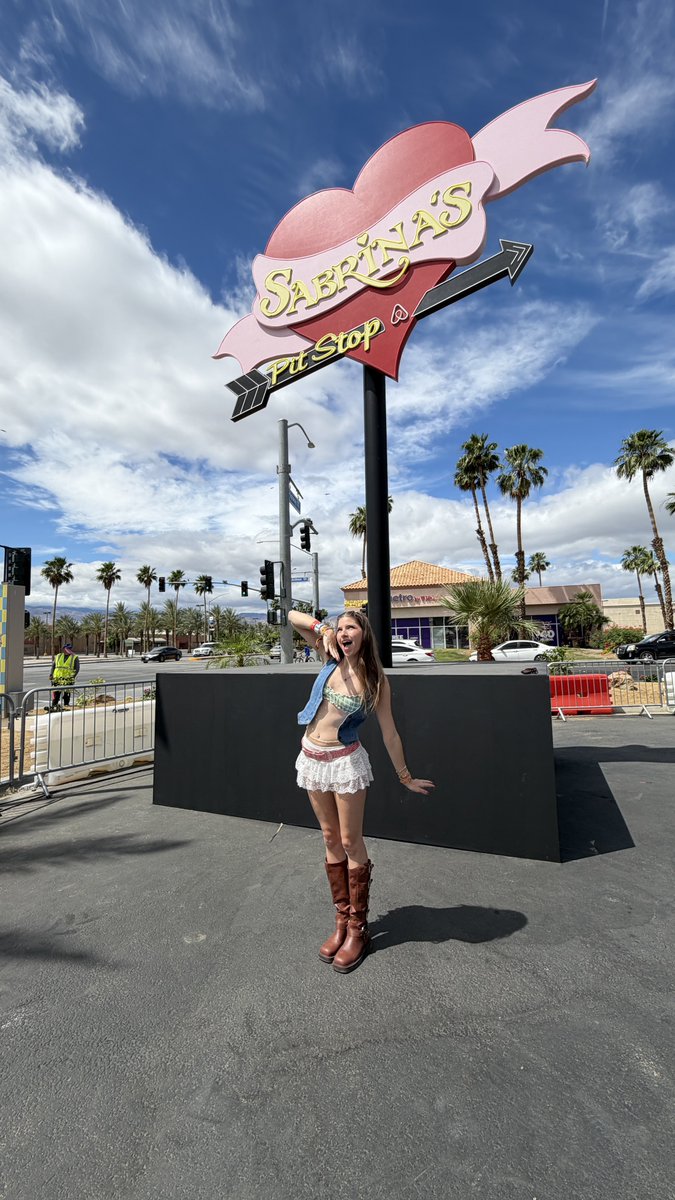 ashlyn🐾 tweet media