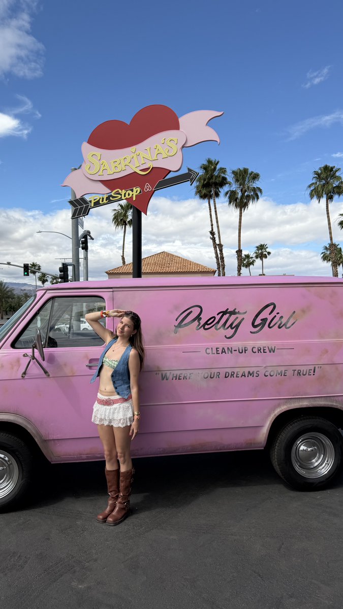 ashlyn🐾 tweet media