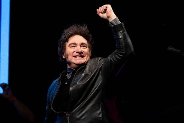 “El Estado no crea nada. El Estado solo destruye riqueza y se la roba a unos para distribuirla entre sus amigos.”

— Javier Milei