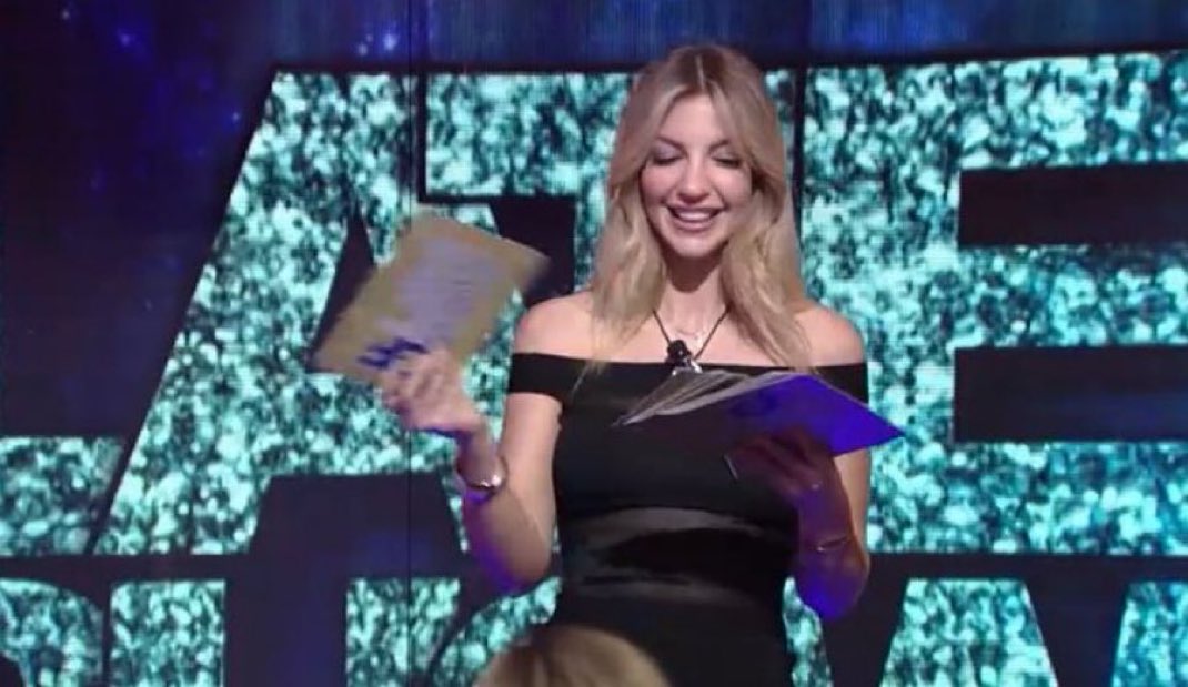 michiamosimo_'s tweet photo. bambolina conduttrice 🎀 #gfvip #gflateshow https://t.co/25NdzBkAqJ