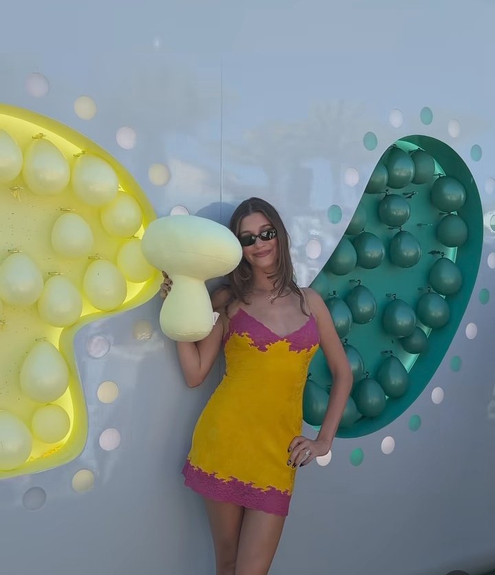 SkincareRhode's tweet photo. Rhode pop up in the dessert 🍄✨ https://t.co/vgmWBSCNWC