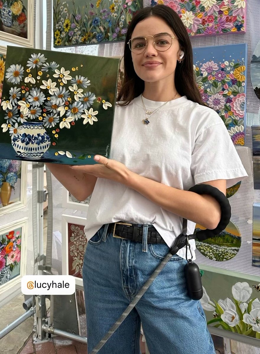 sophiehale318's tweet image. She's so pretty 🥺❤️

* "artbyrajani" shared on her stories * #lucyhale